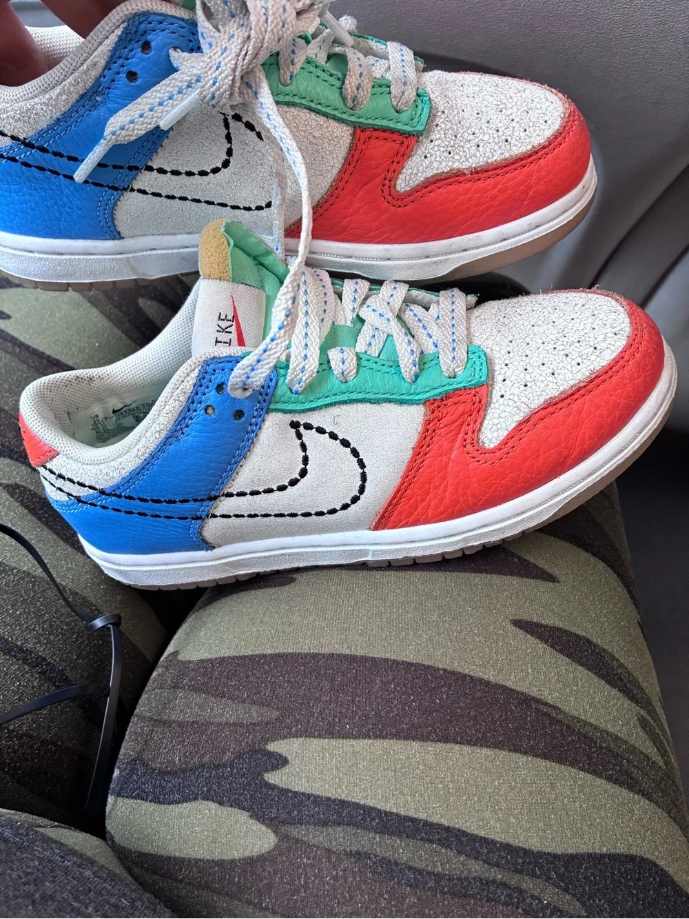 Nike vibrant turquoise